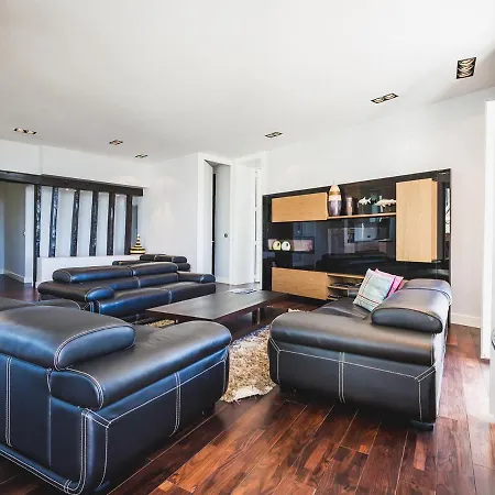 Διαμέρισμα Sleeps 6 Air Con Wifi