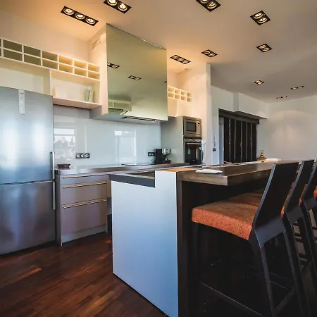 Διαμέρισμα Sleeps 6 Air Con Wifi *